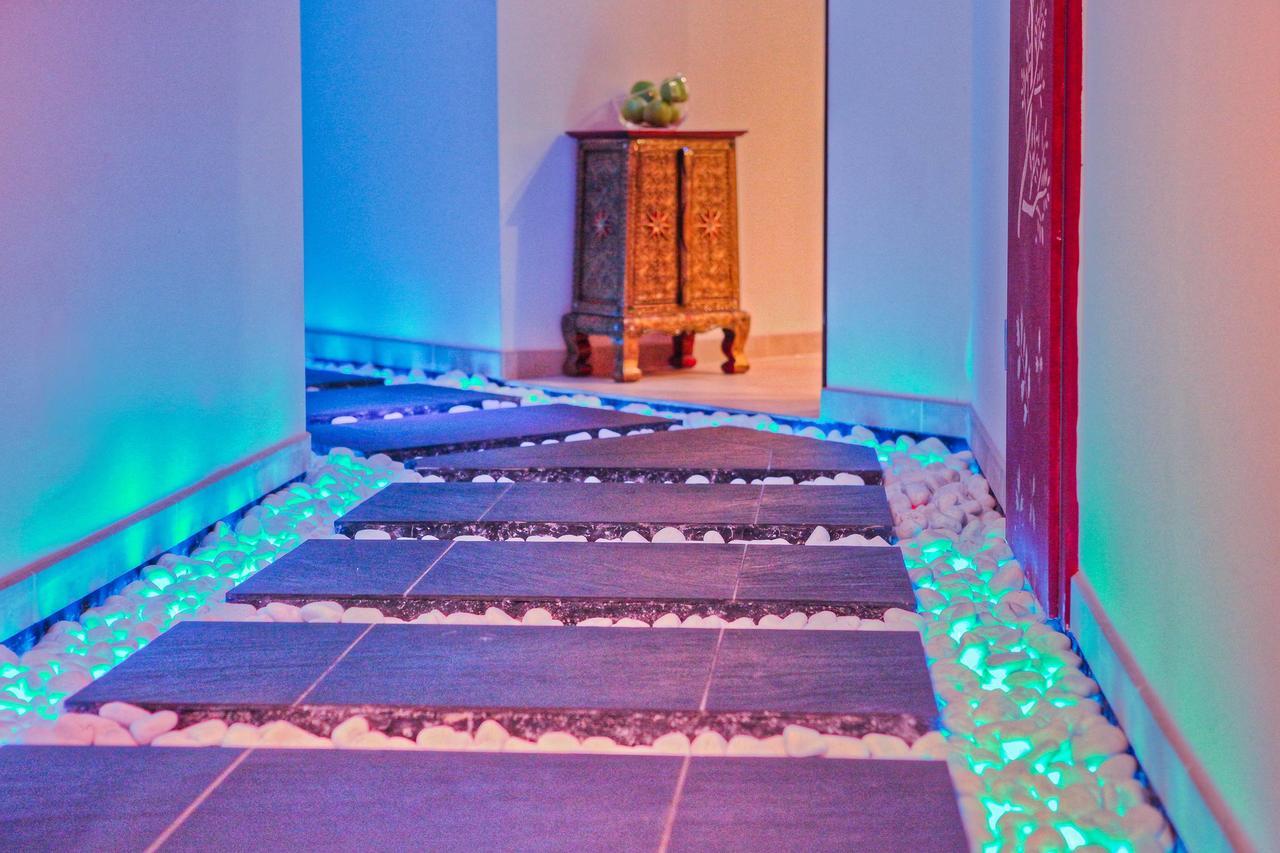 Seetelhotel Ahlbecker Hof Heringsdorf Dış mekan fotoğraf A staircase with LED lighting
