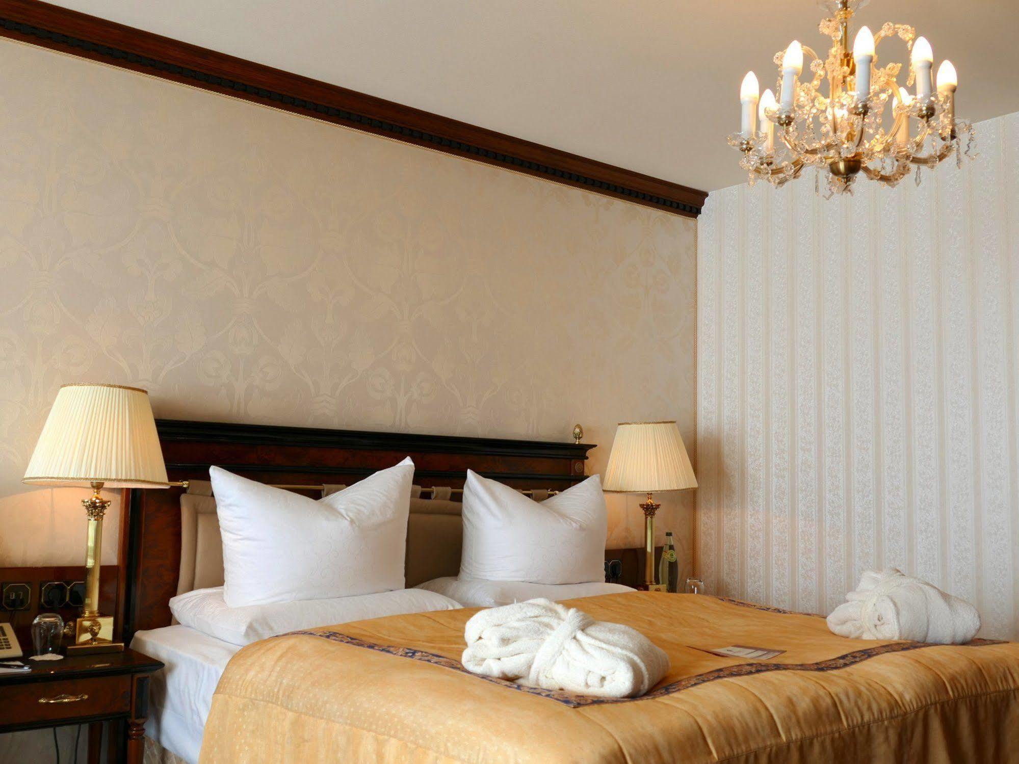 Seetelhotel Ahlbecker Hof Heringsdorf Dış mekan fotoğraf A bedroom at the hotel