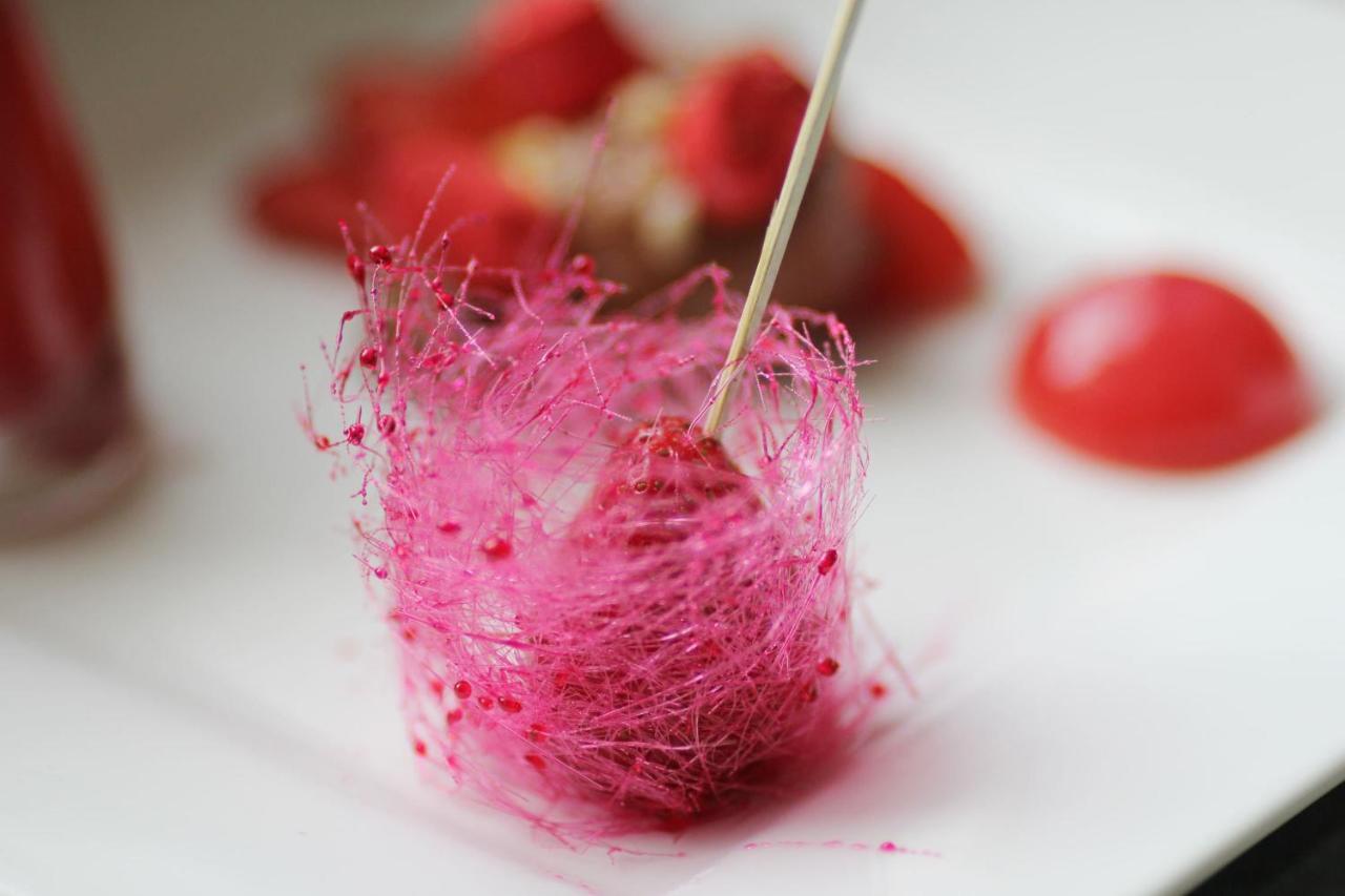 Seetelhotel Ahlbecker Hof Heringsdorf Dış mekan fotoğraf A strawberry being rolled in sugar